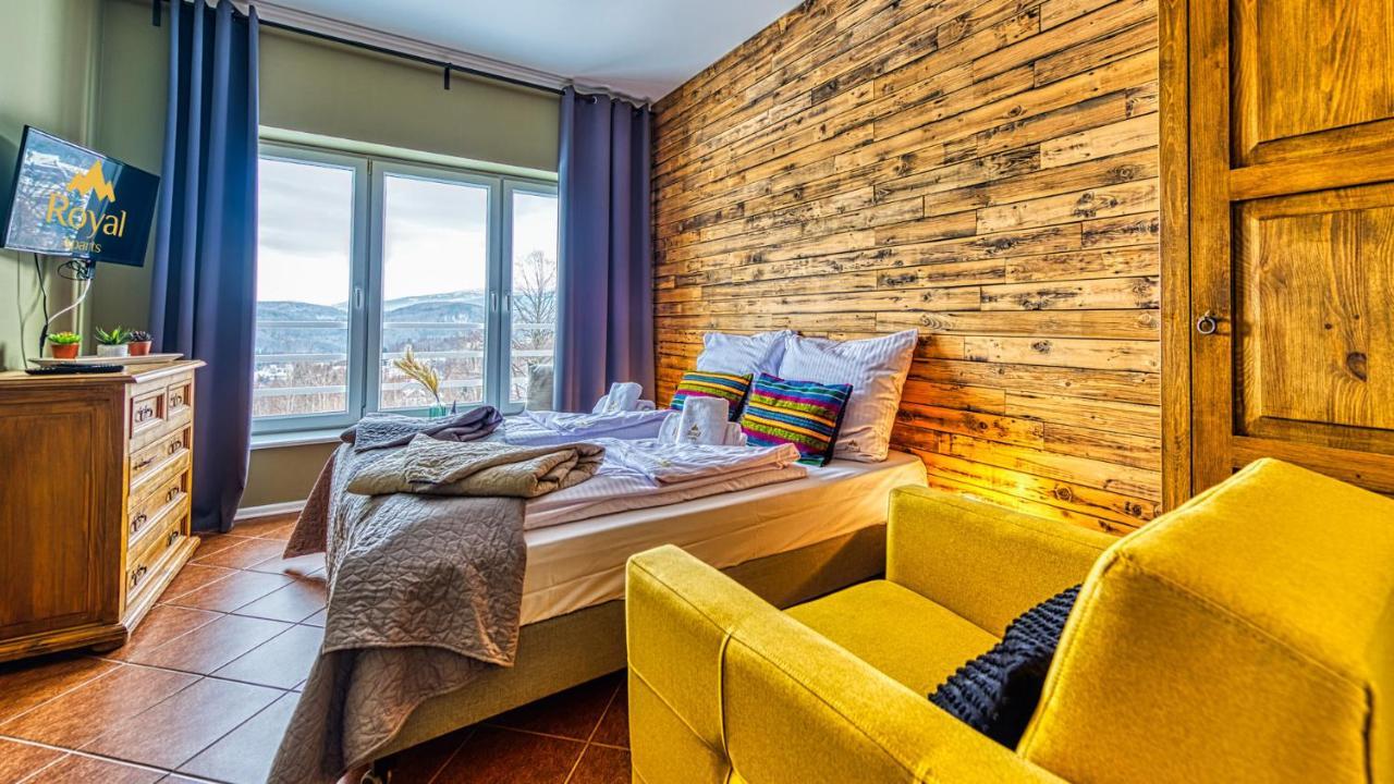 Apartamenty Royal Aparts Zielona Poreba - Z Panorama Gor シクラルスカ・ポレンバ エクステリア 写真