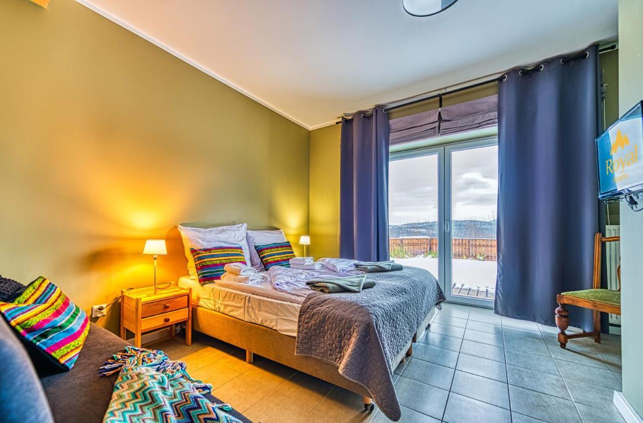 Apartamenty Royal Aparts Zielona Poreba - Z Panorama Gor シクラルスカ・ポレンバ エクステリア 写真